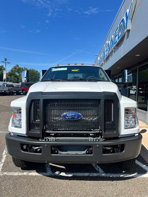 2027 Ford F-750SD Base