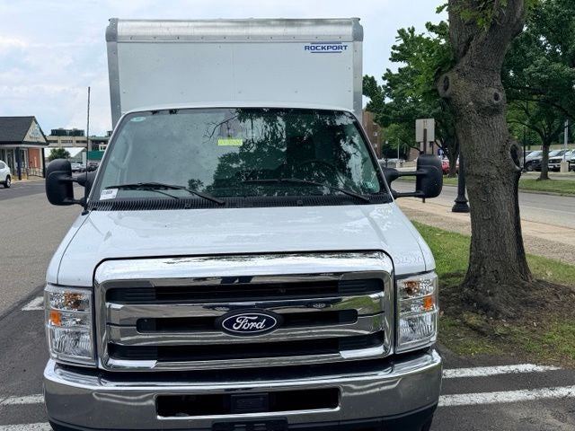 2027 Ford E-350SD Base Cutaway